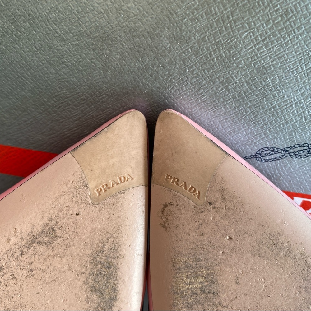 🇮🇹 PRADA | Pink Patent Leather | Kiss Print Flats - Picture 14 of 17